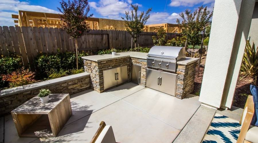 outdoor-BBQ-area-builders